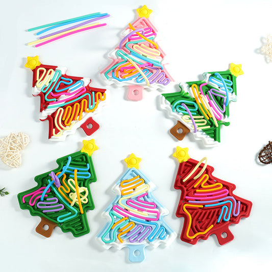 Farbenfrohes sensorisches Kinderspielzeug im festlichen Weihnachtsdesign